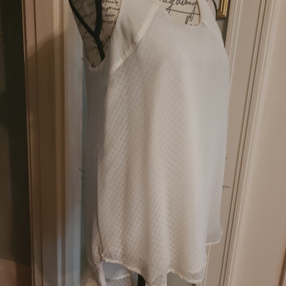 White top - Picture 4 of 9